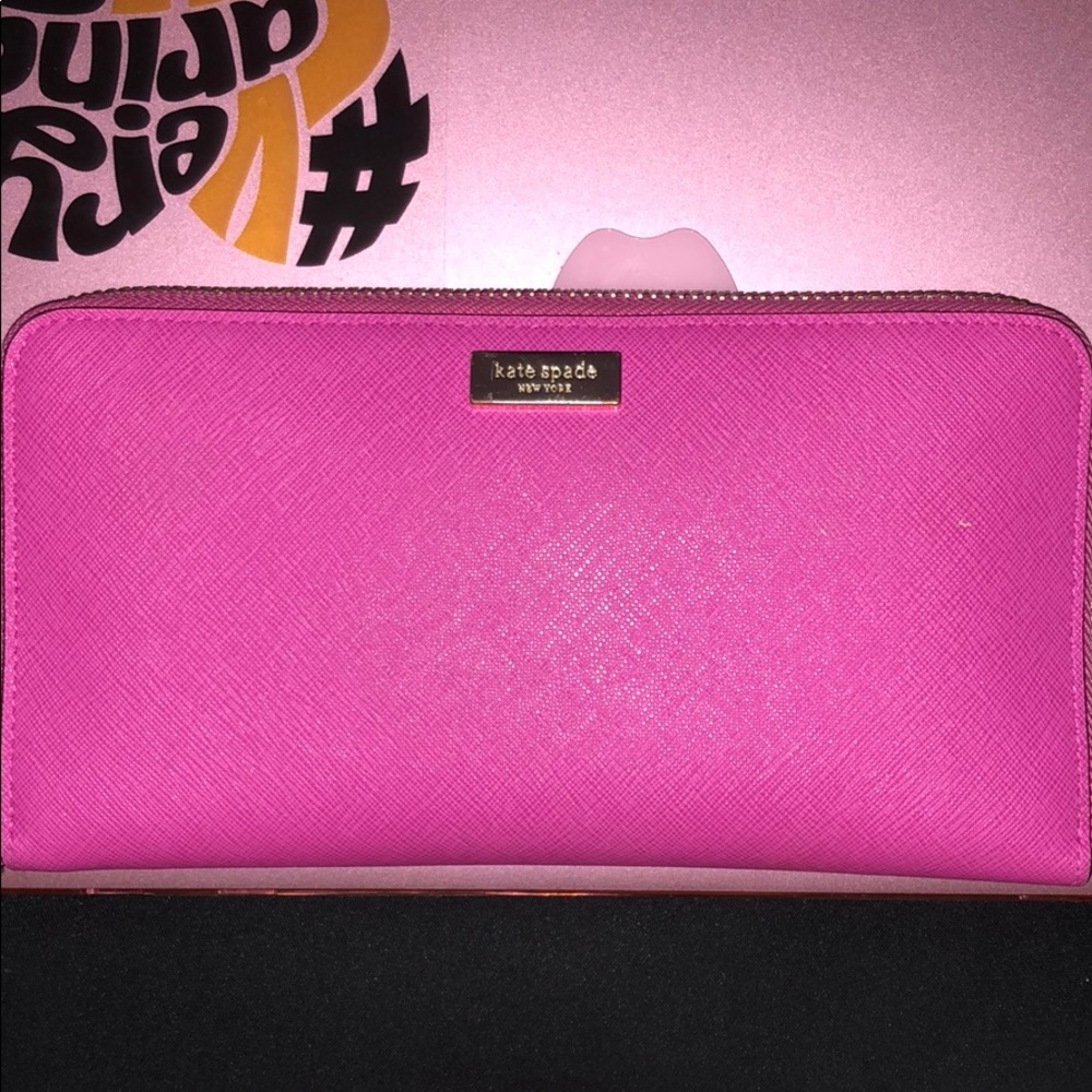 Kate Spade Zip around wallet